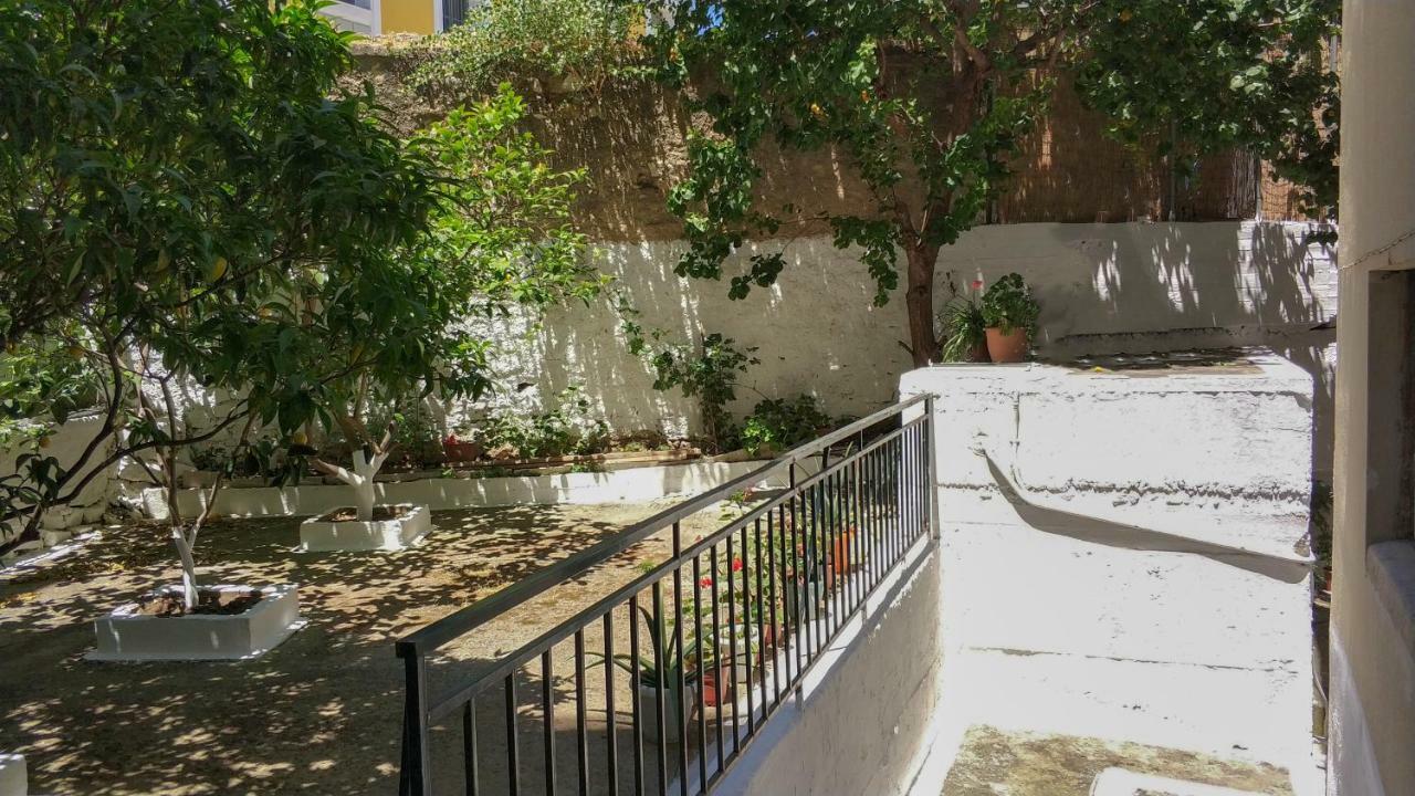 Mary'S Room Samos Town Bagian luar foto